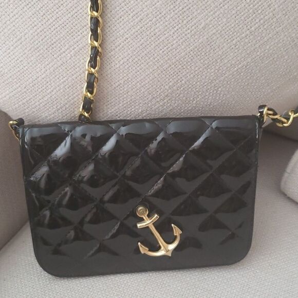 Handbags - Black shiny purse 